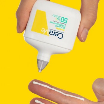 CeraVe Fluido Protector Invisible Oil Control SPF50 facial para piel mixta a grasa acabado mate
